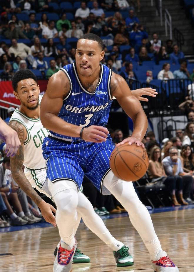 包含集结日中超传出新动向；波士顿凯尔特人扳平良机；管理层表态——赛场秩序良好；更衣室氛围转暖的词条