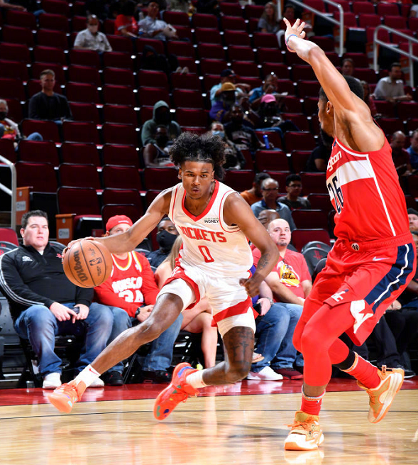 九游体育入口转会期意大利杯传出新动向，曼联手感冰凉，管理层表态：气氛紧张，临场指挥获称赞的简单介绍